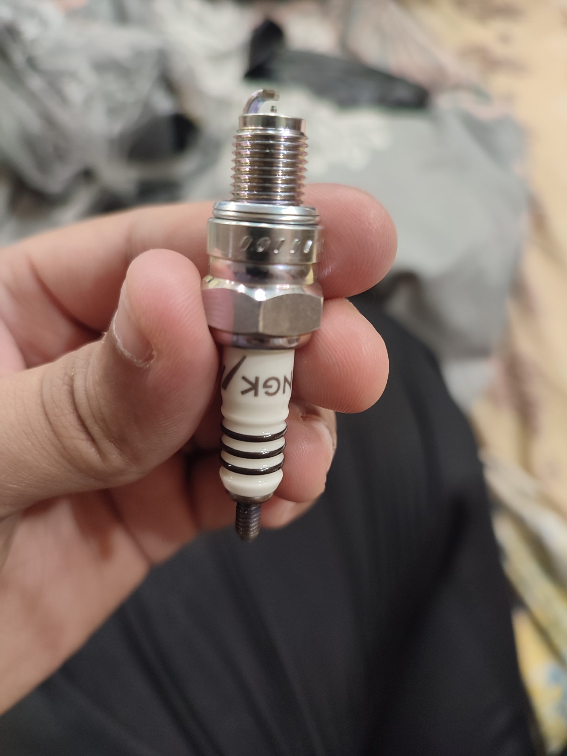 NGK Original CR6HIX , CR7HIX Iridium Spark Plug Motorcycle Spark Plug